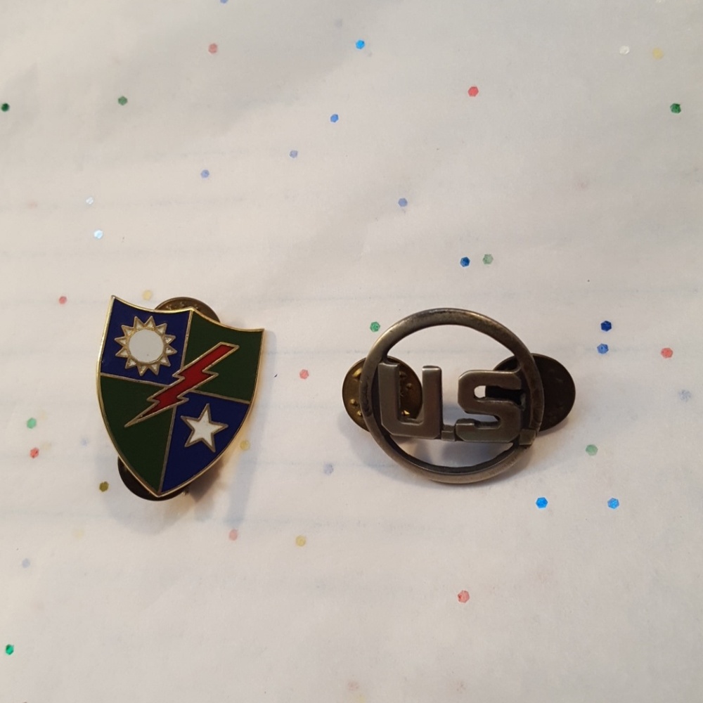 Vintage 75th ranger regiment pin and US pin